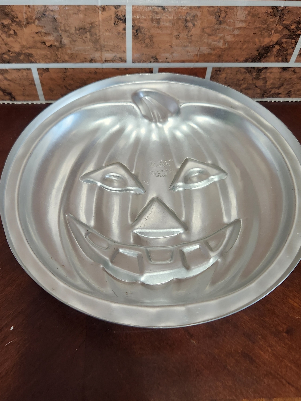Wilton Silver Pumpkin Jack-O'-Lantern Cake Pan